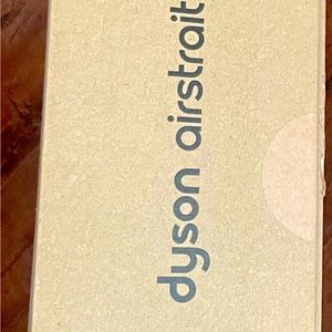 Dyson Airstrait